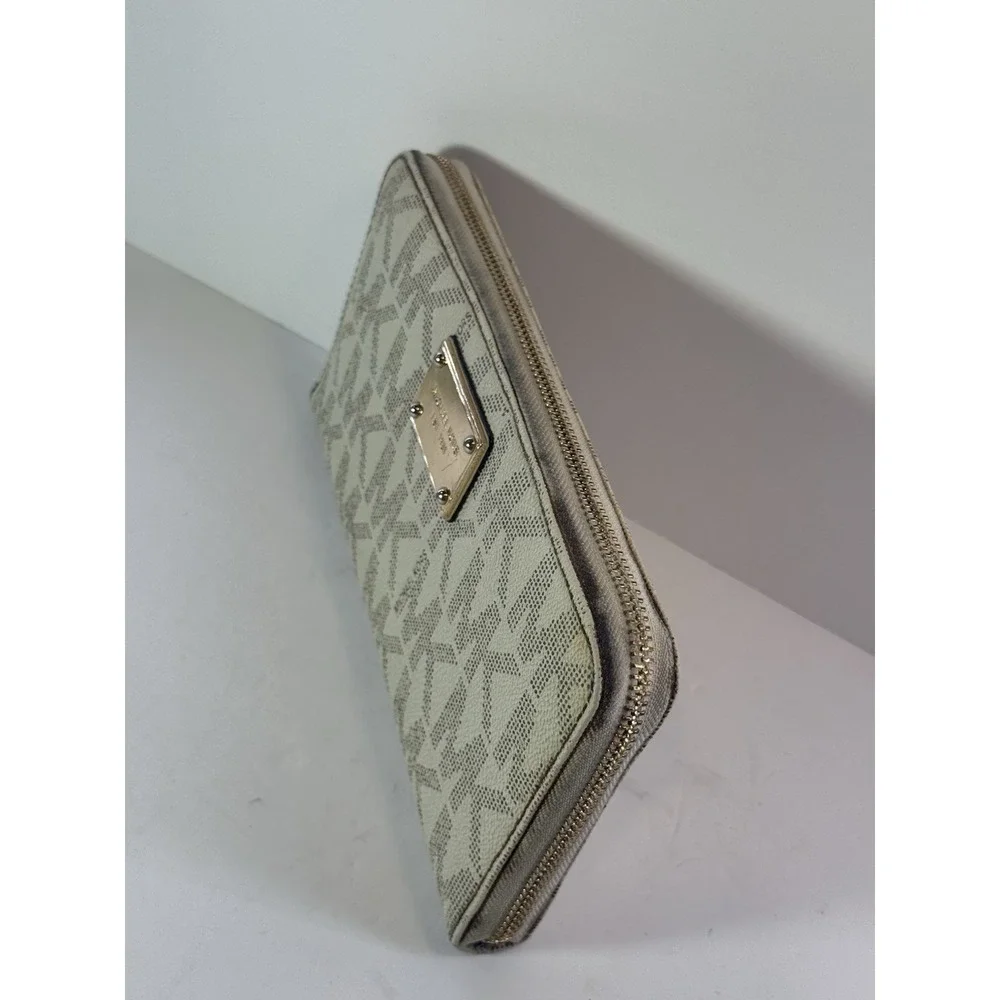 Michael Kors Jet Set Continental Wallet Vanilla Signature Zip Around Large